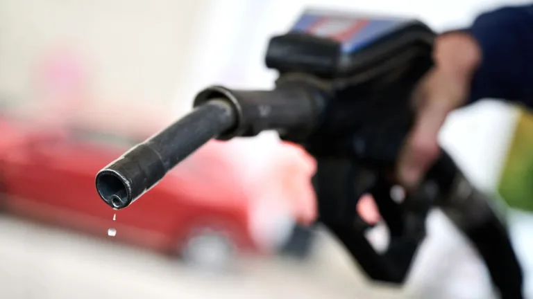 Georgia Gas Stations Slash Prices to 97¢ Amid Rising Rates